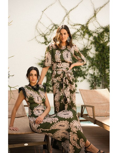 Top manga corta con estampado verde étnico para invitadas