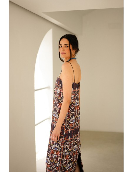 Long straight dress with ethnic print
