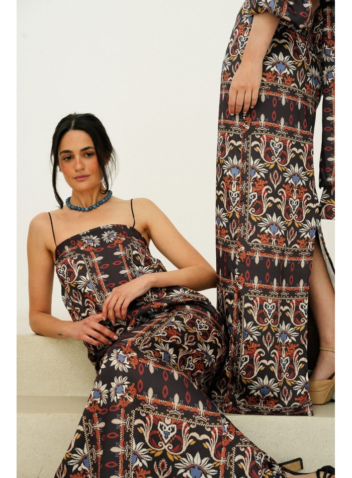 Long straight dress with ethnic print
