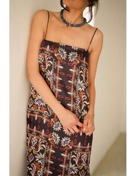 Vestido largo recto con estampado étnico