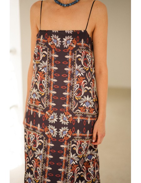 Vestido largo recto con estampado étnico