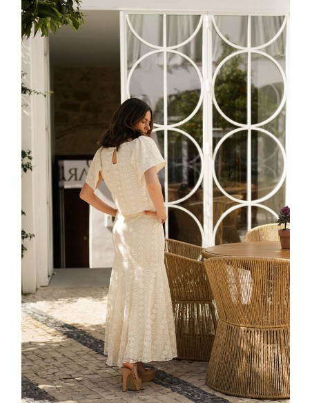 Top de macramé crudo con manga corta de vuelo para invitada de boda