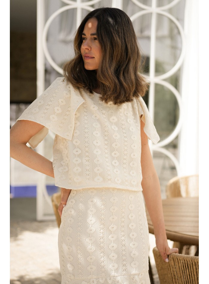 Raw macramé top with short flying sleeves