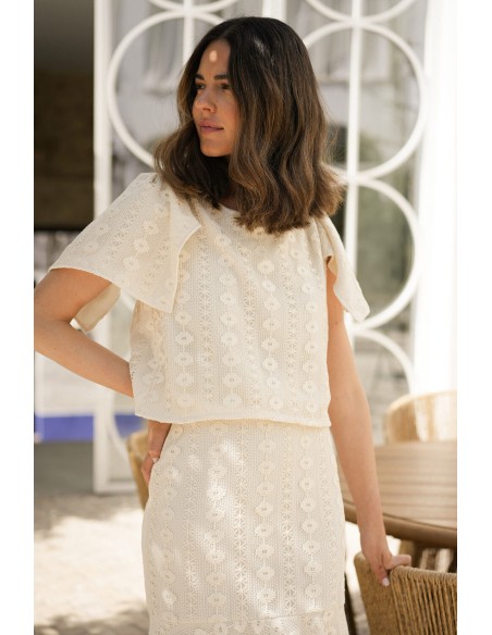 Raw macramé top with short flying sleeves