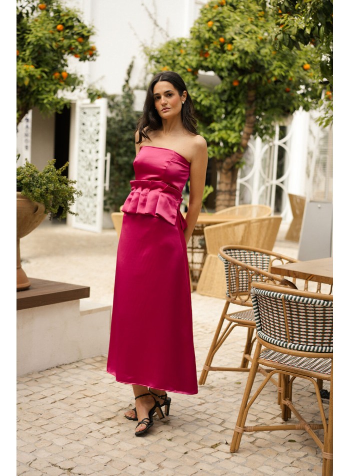 Top de fiesta fucsia palabra de honor con tablas para bodas y graduaciones