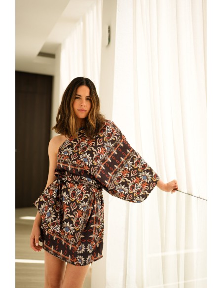Robe courte à imprimé ethnique avec encolure asymétrique
