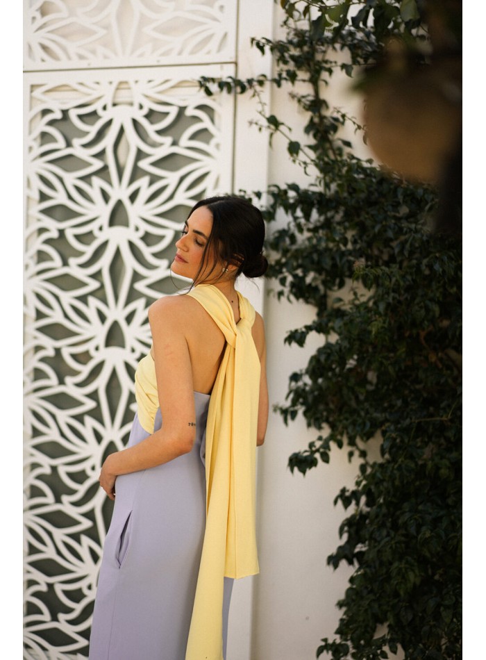 Vestido de fiesta bicolor con escote halter anudado para invitada de boda