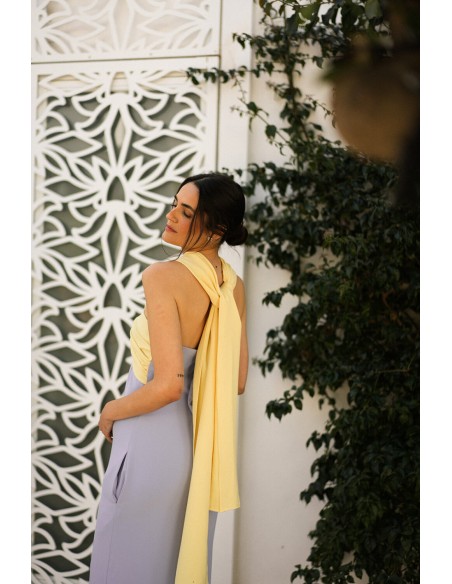 Vestido de fiesta bicolor con escote halter anudado para invitada de boda