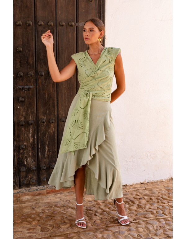 Tenue d'invité en lin vert avec jupe enveloppante