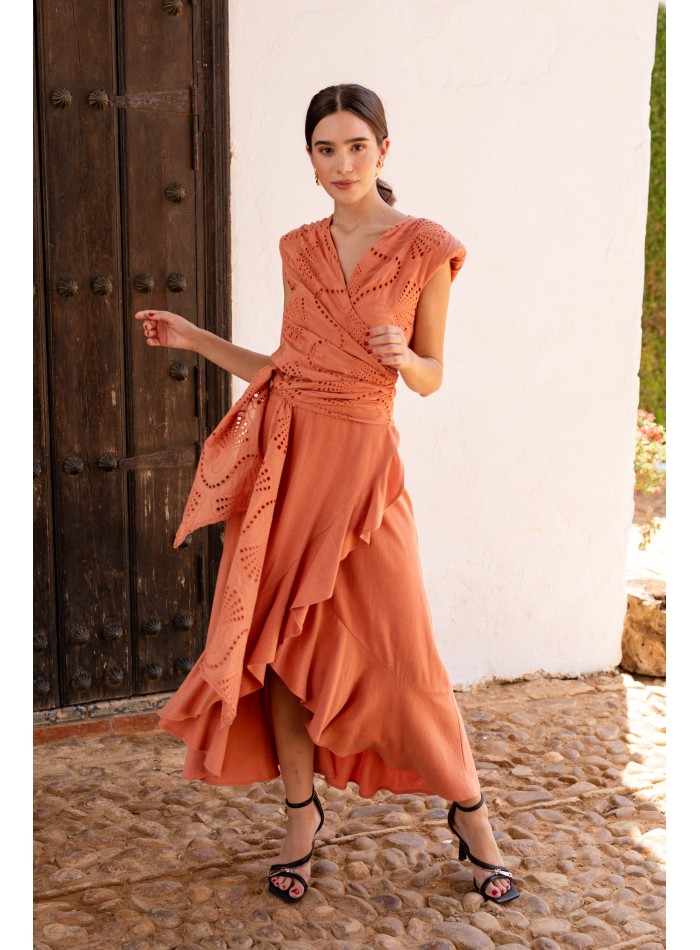 Conjunto de invitada teja en lino con lazada para bodas de dia