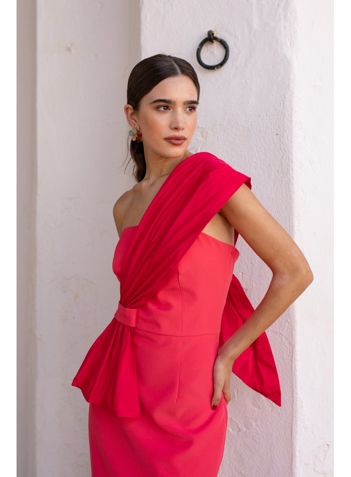 Robe d'invité midi rose foncé avec encolure...