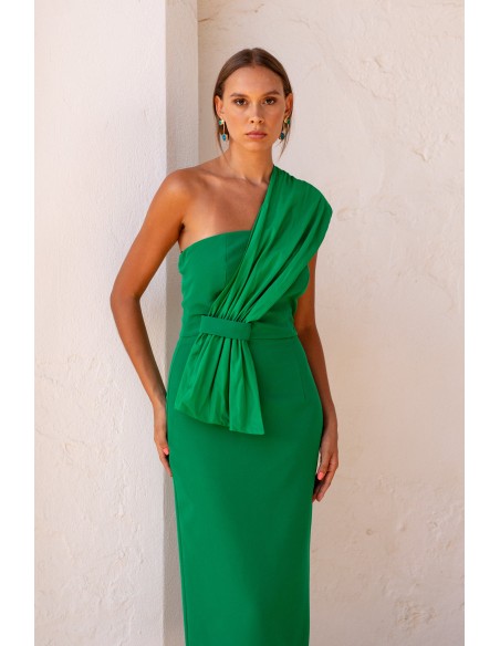 Vestido midi de invitada verde con escote plisado asimétrico para bodas de dia