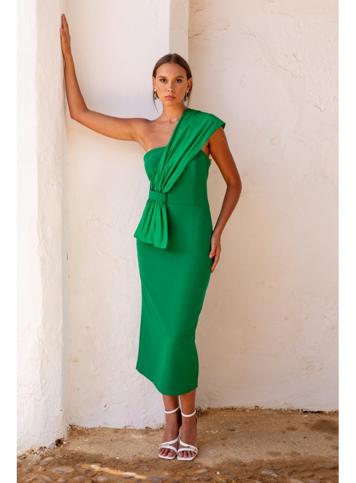 Vestido midi de invitada verde con escote plisado asimétrico