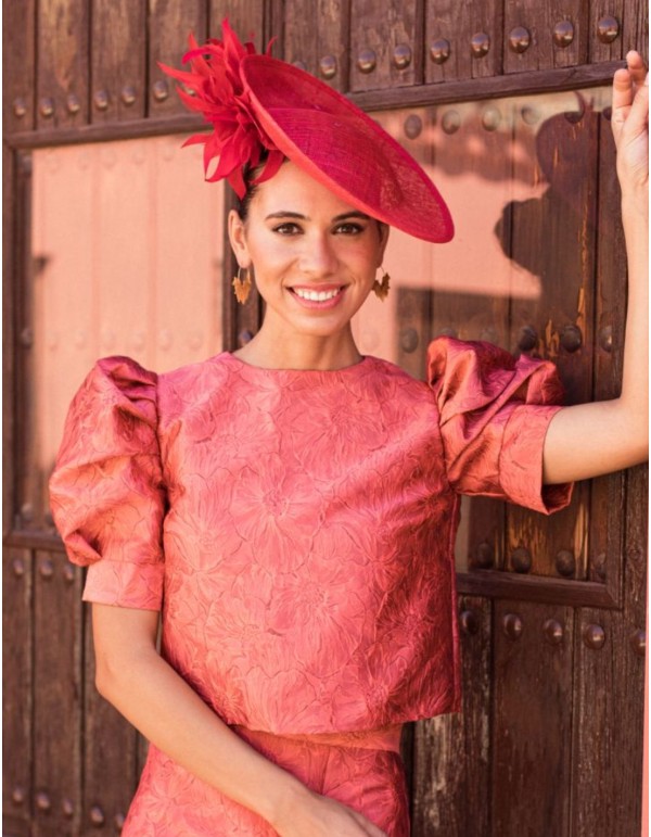 Top floral en brocart corail à manches courtes bouffantes