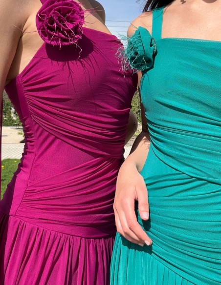 Vestido de invitada boda largo con cuerpo drapeado y manga capa