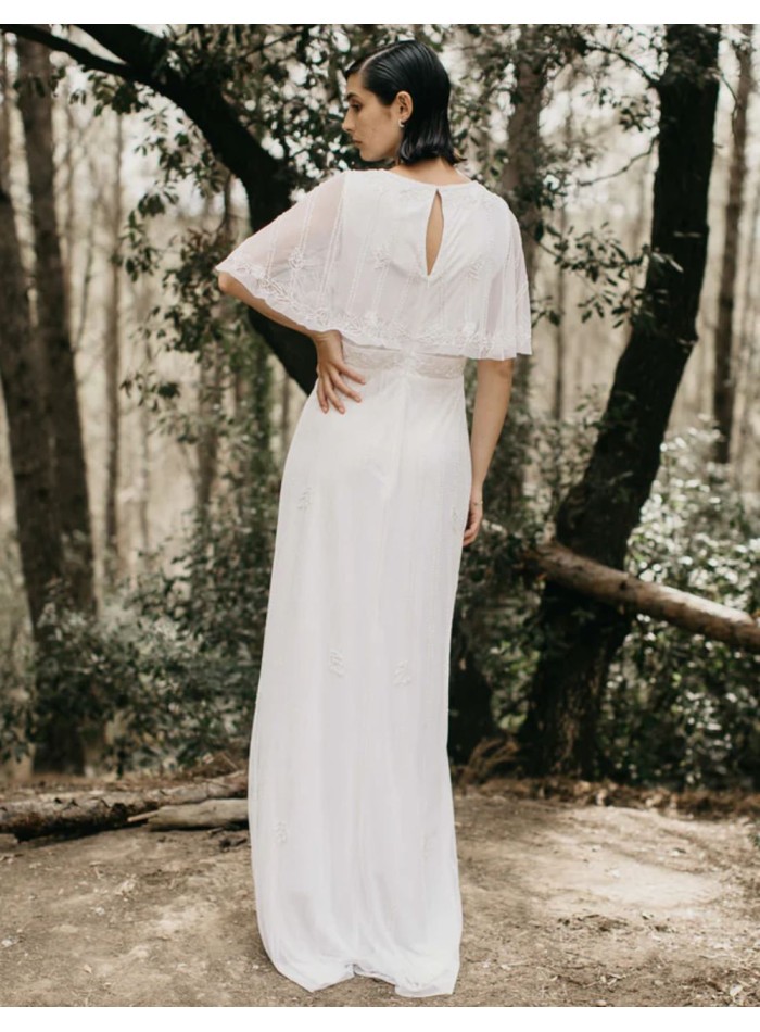 Vestido largo blanco con manga corta fluida para novia civil