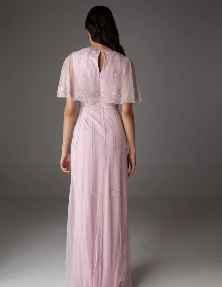 Longue robe de soirée rose avec manches cape