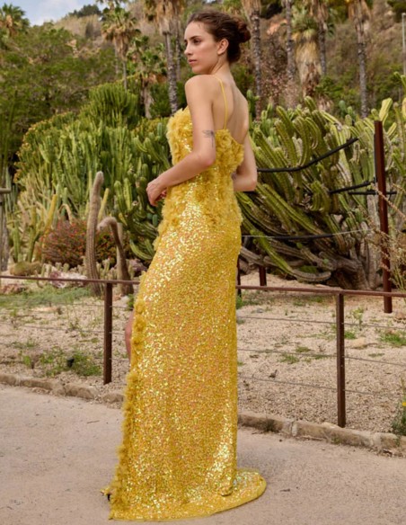 Vestido largo de fiesta amarillo con flores de tul y lentejuelas para invitadas