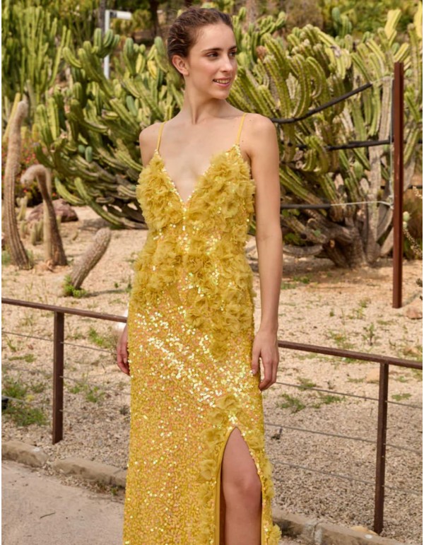 Vestido largo de fiesta amarillo con flores de tul y lentejuelas