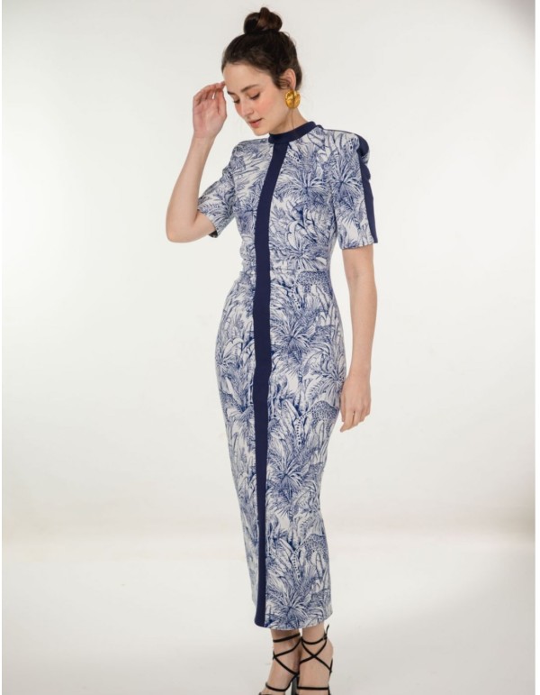 Vestido midi de punto con estampado selva azul y cuello alto 2