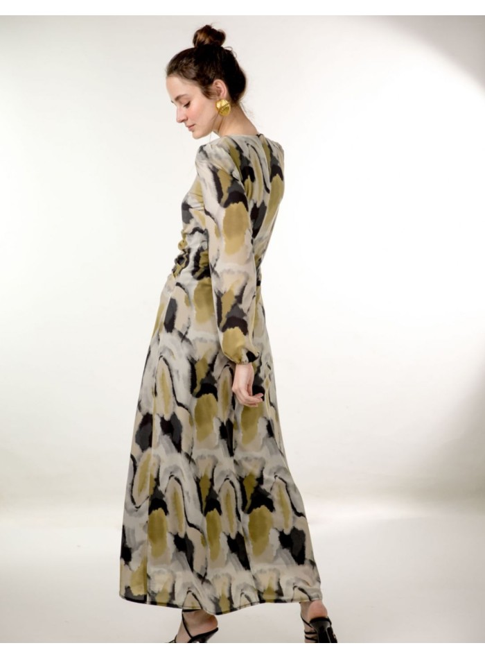 Vestido midi de gasa estampada con frunce y cinta lurex para invitada de boda