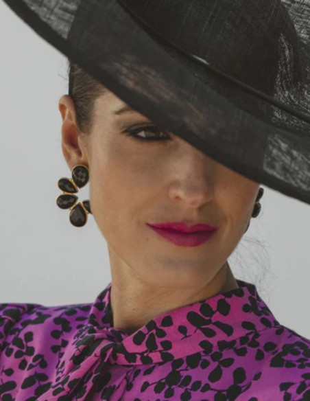 Party earrings with black druses