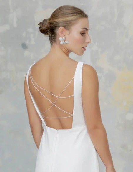 Boucles d'oreilles en forme de fleur avec des pierres naturelles blanches