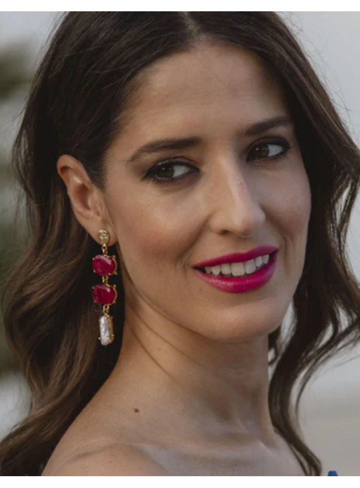 Longues boucles d'oreilles avec rubis naturel...