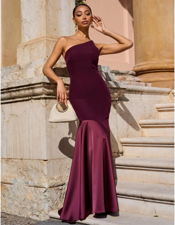 Vestido largo de invitada entallado con tirante fino