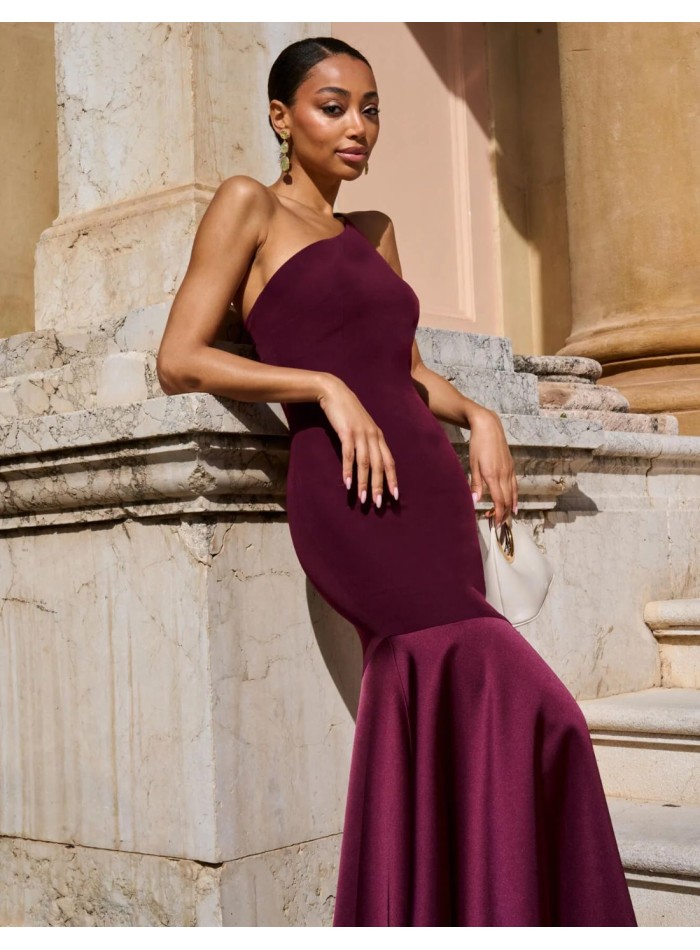 Vestido largo de invitada entallado con tirante...