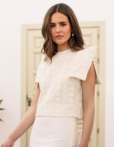 Top corto de macramé marfil con mangas en pico