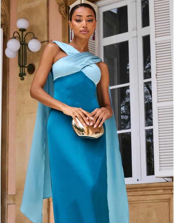 Longue robe de soirée bleue bicolore avec encolure croisée