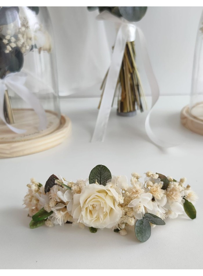 Coiffe de mariée avec des fleurs séchées...