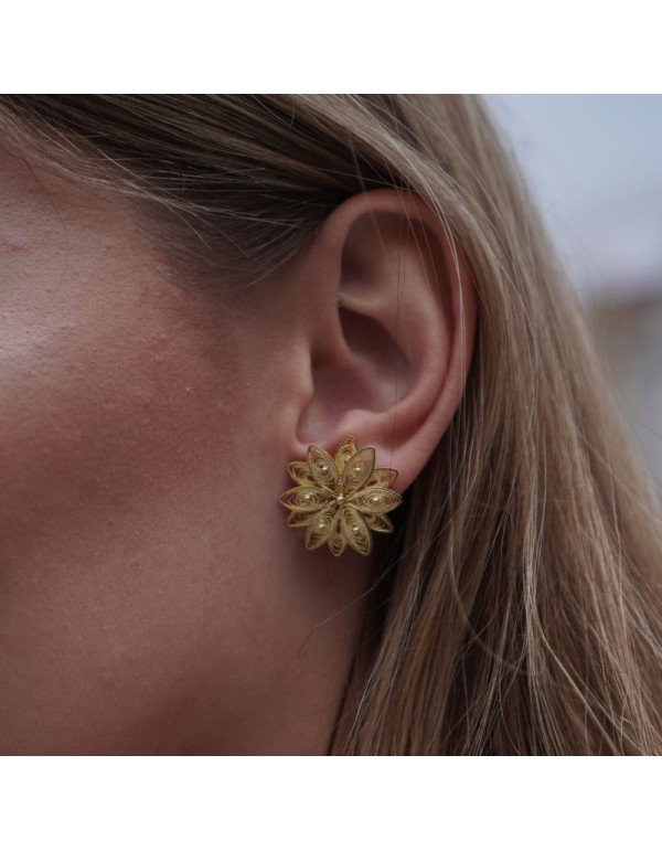 Boucles d'oreilles en forme de petites fleurs 2