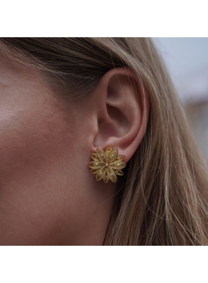 Boucles d'oreilles en forme de petites fleurs