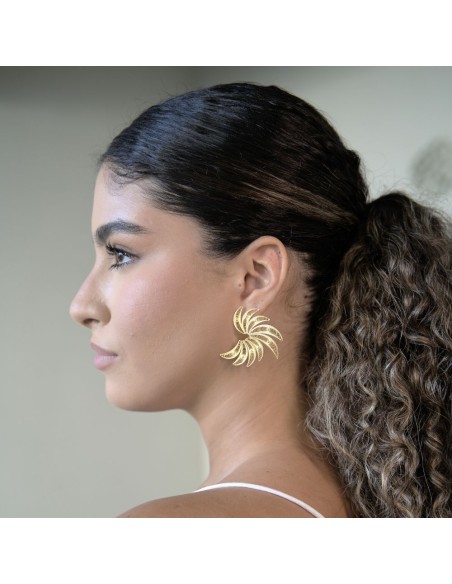 Boucles d'oreilles en demi-spirale avec détails de plumes