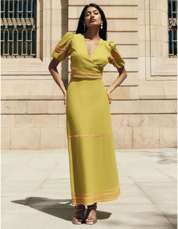 Top para invitada de lino con mangas abullonadas 2