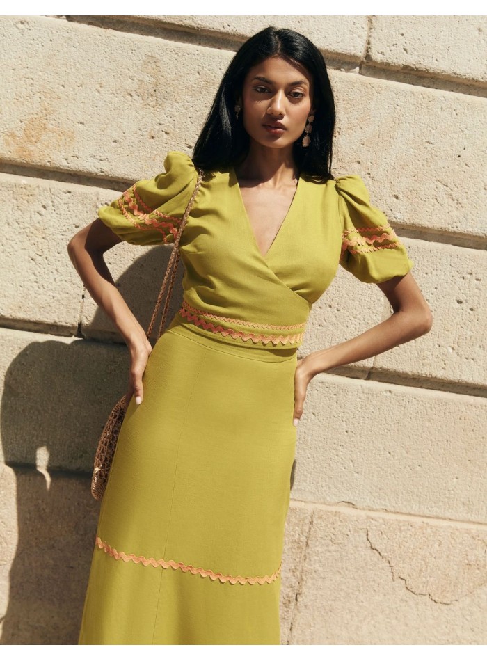 Top para invitada de lino con mangas abullonadas