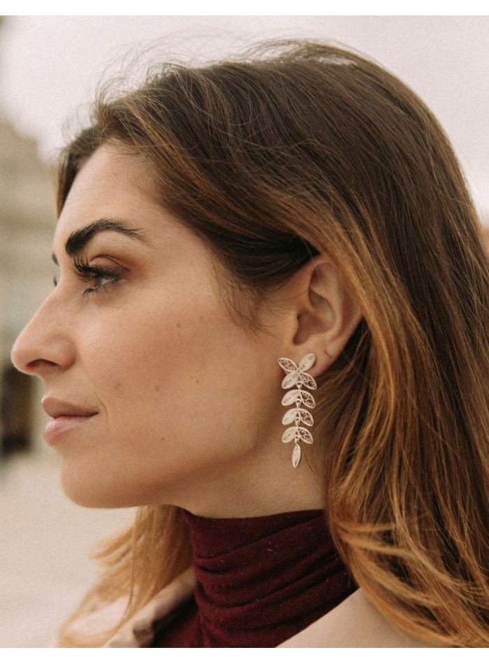 Pendientes de fiesta largos en hojas de hiedra