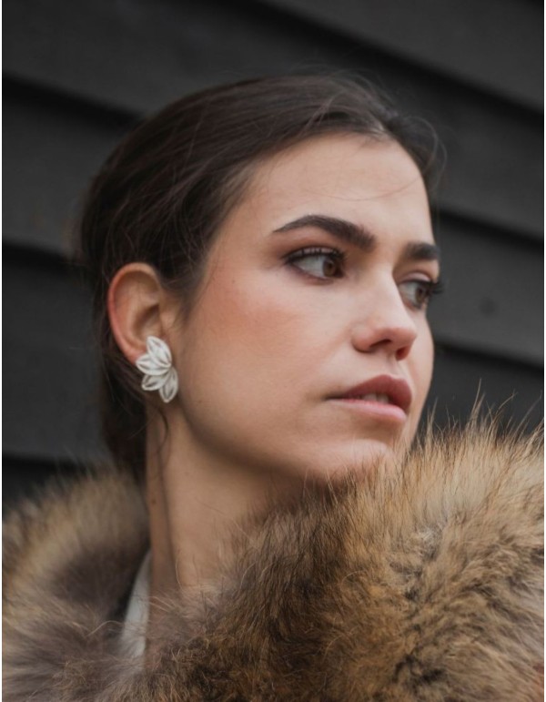 Paipai party earrings with delicate filigree