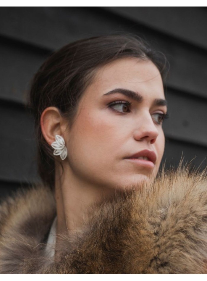 Paipai party earrings with delicate filigree