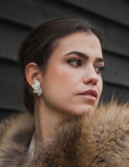 Paipai party earrings with delicate filigree