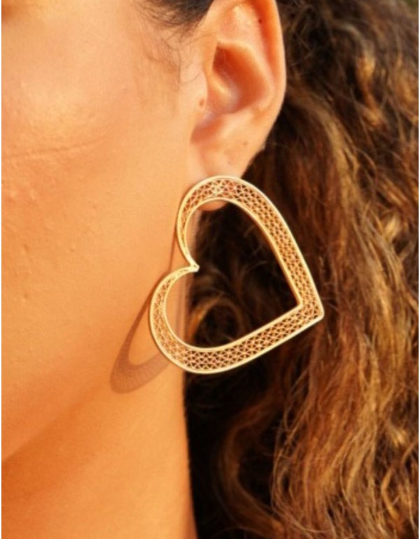 Gold heart-shaped maxi earrings