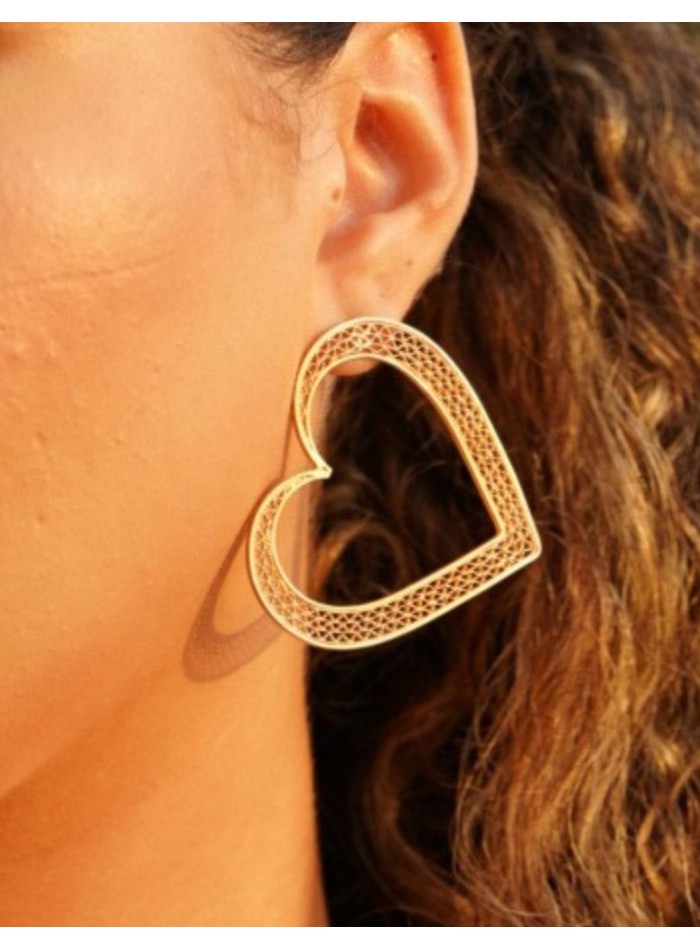 Gold heart-shaped maxi earrings