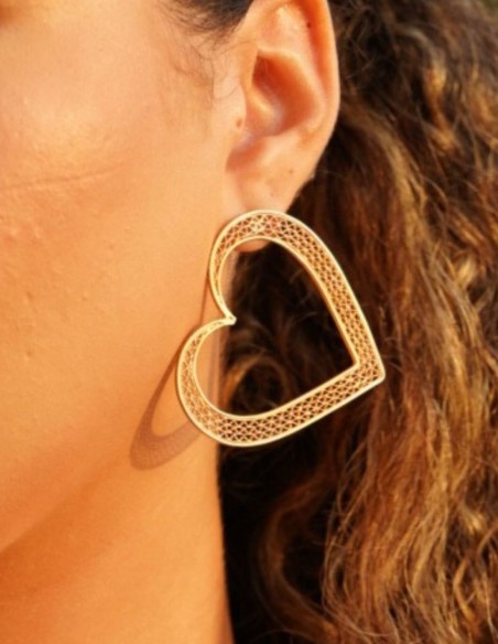 Gold heart-shaped maxi earrings