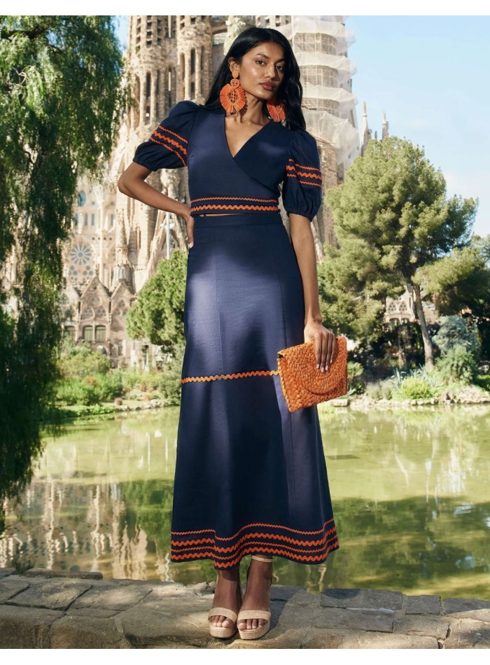 Falda midi de fiesta azul marino con caída fluida