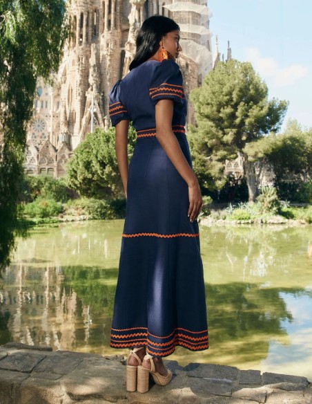 Top para invitada de lino con mangas abullonadas