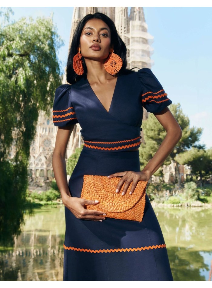 Top para invitada de lino con mangas abullonadas