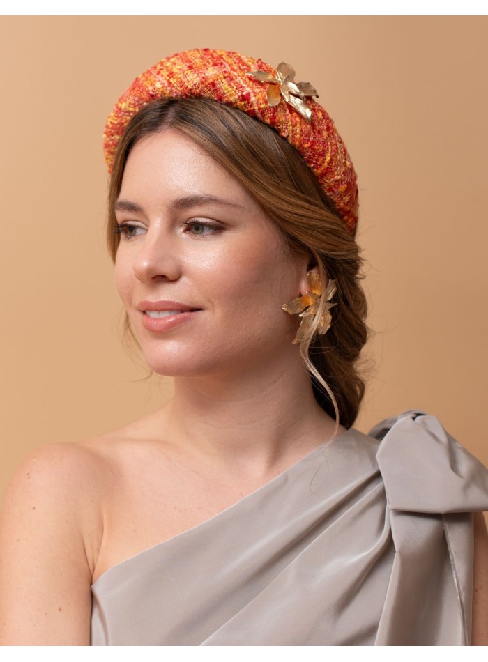 Diadema de invitada en tweed con aplique color coral