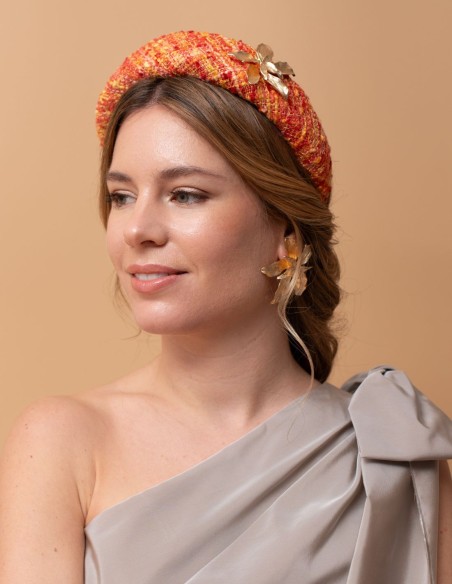 Diadema de invitada en tweed con aplique color coral